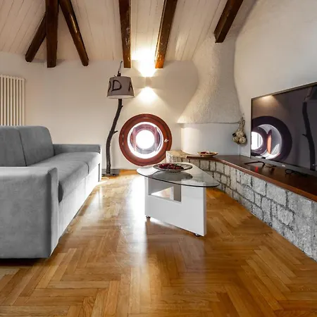 Attic Floor Venice