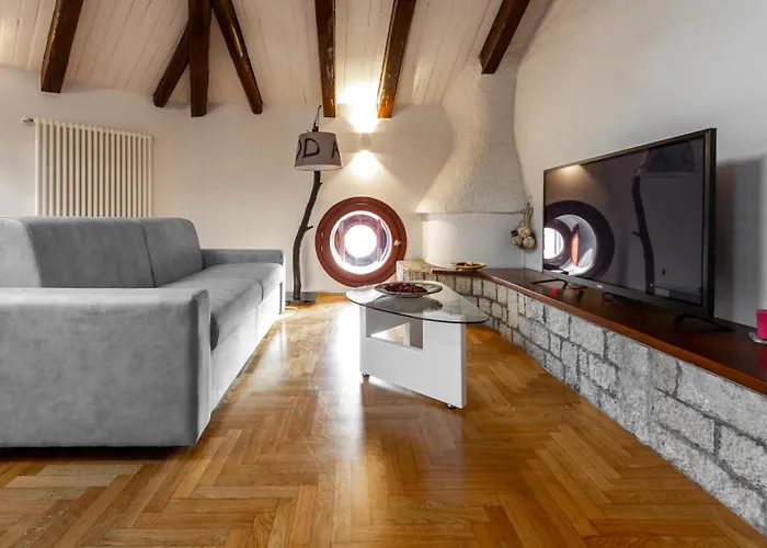 Attic Floor Venice