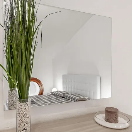 Attic Floor Venice *