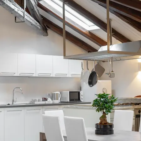 Attic Floor Venice *