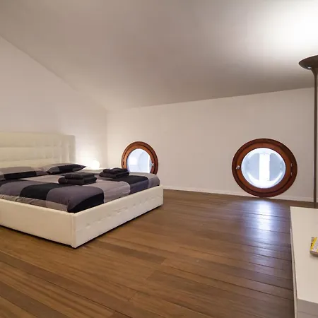Attic Floor Venice דירה