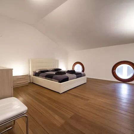 Attic Floor Venice דירה מסטרה